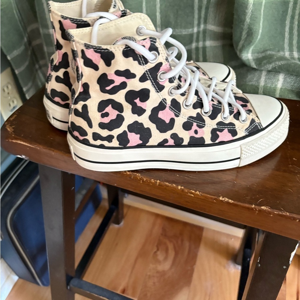 Converse all star lift camo leopard Print High-Tops size 7.5